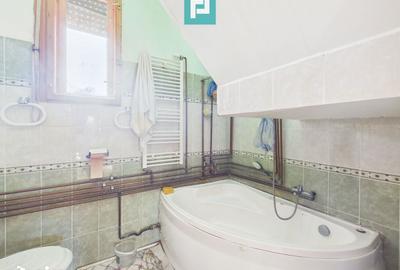 Casă cu 5 camere cu Teren 8000 Mp în Sânmartin - 9