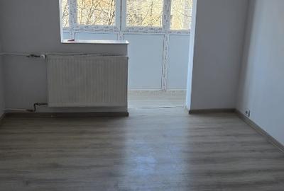 Apartament cu 4 camere decomandat în Dacia - 3