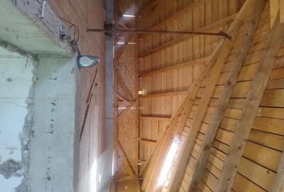 Casă cu 3 camere cu Teren 2860 Mp în Central - 1