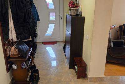 Vand in Unirii,casa cu etaj,5 camere singur in curte strada Marului,teren 1960mp - 5