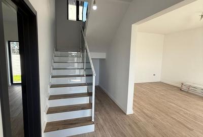 Casă cu 4 camere cu Teren 300 Mp în Central