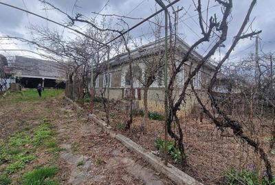 Casă cu 4 camere cu Teren 1700 Mp în Fitionești - 1