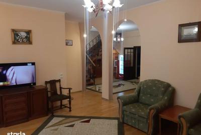 Spațiu comercial, de 280 mp, în Central - 4