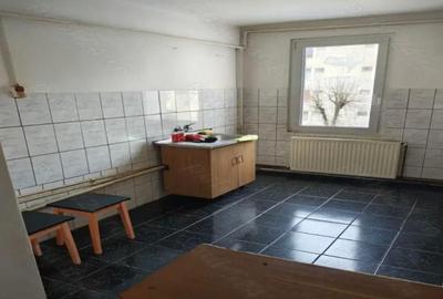 Apartament 4 camere, decomandat - zona Tractorul - 8