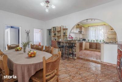 Casă cu 7 camere cu Teren 1230 Mp în Borș - 3