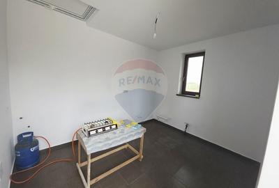 Casă individuală cu 4 camere cu Teren 6110 Mp în Girov - 23