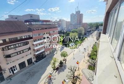 Apartament cu 3 camere decomandat în Central - 1