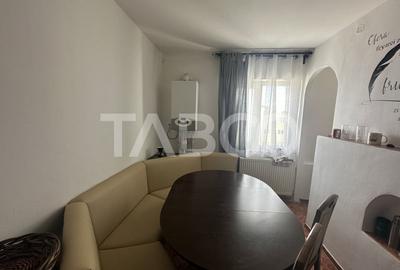 Apartament de inchiriat complet mobilat si utilat zona 1 Decembrie - 5