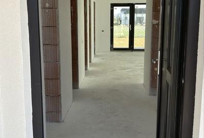 Casă cu 4 camere cu Teren 553 Mp în Sântandrei - 1