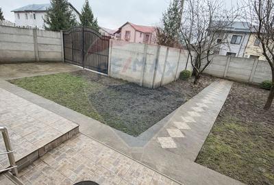 Casă cu 5 camere cu Teren 363 Mp în Central - 2
