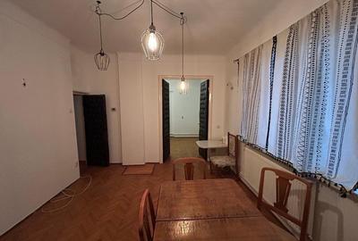 Apartament cu 3 camere semidecomandat în Polonă