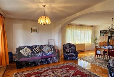 Casa, de vanzare, cu 6 camere, 300 mp, zona semicentrala - 2