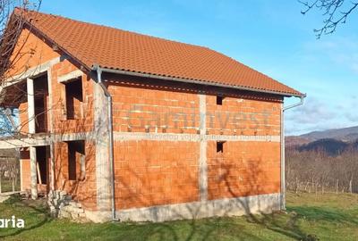 Casă cu 5 camere cu Teren 4564 Mp în Curățele - 2