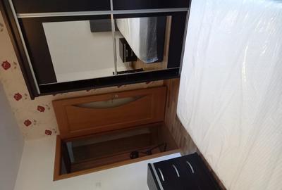 Persoana fizica, inchiriez apartament cu 2 camere, semidecomandat