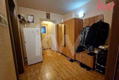 DE VANZARE apartament 2 camere decomandate Bulevardul Decebal - 4