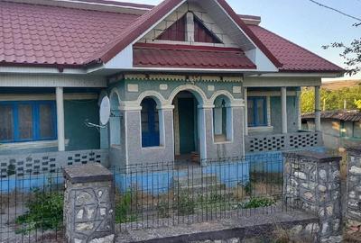 Casă cu 3 camere cu Teren 2400 Mp în Tufani - 1
