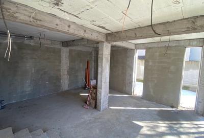 Casă individuală cu 11 camere cu Canalizare în Vitan - 3