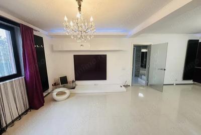 Casă cu 7 camere cu Teren 400 Mp în Domnești