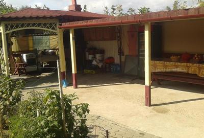 Casă cu 2 camere cu Teren 900 Mp în Adjud - 1