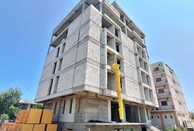 Hotel/Pensiune, de 2,200 mp, în Nord-Est - 2