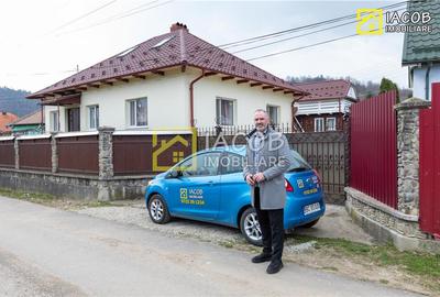 Casă individuală cu 4 camere cu Teren 3762 Mp în Periferie - 1