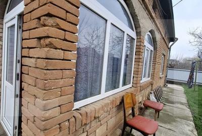 Casă cu 3 camere cu Teren 158 Mp în Central - 1