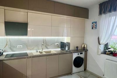 Apartament cu 3 camere decomandat în Târgu Neamț - 1