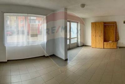 Spatiu comercial de 40.04mp de vanzare in zona Vest