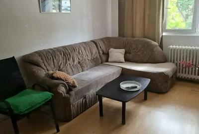 Inchiriez apartament 3 camere decomandat,spa?ios,proaspat varuit,acceptam ?i animale de companie!