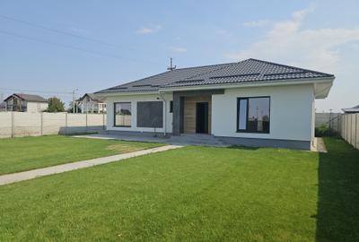 Casă individuală cu 4 camere cu Canalizare în Domnești - 2