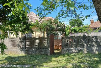Casă cu 3 camere cu Teren 1400 Mp în Central - 2