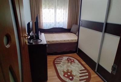 Apartament 3 camere -Zona Sud - 50 mp - etaj 2/4 - 6