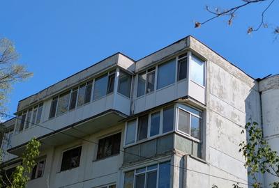 Apartament cu 4 camere decomandat în Lujerului