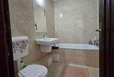 Apartament cu 3 camere decomandat în Decebal - 5
