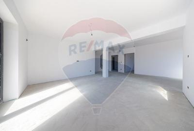 Casă cu 7 camere cu Teren 491 Mp în Exterior Nord - 3