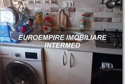 Garsoniera decomandata ,zona Far - 5