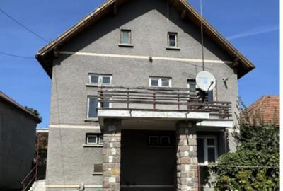 Casă cu 5 camere cu Canalizare în Aurel Vlaicu - 1