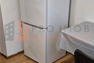 Apartament cu 2 camere semidecomandat, mobilat în Micro 3 - 12