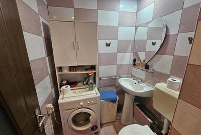 Apartament cu 3 camere decomandat, mobilat în Micro IV - 9