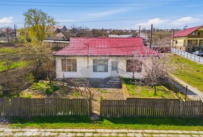 Casă cu 5 camere cu Teren 552 Mp în Balș - 1