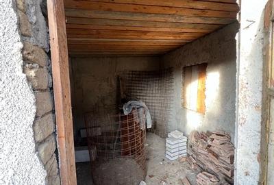 Casă cu 3 camere cu Teren 250 Mp în Central - 2