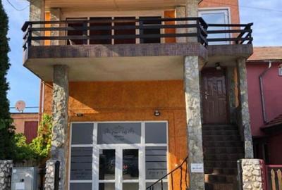 Casă cu 6 camere cu Teren 920 Mp în Central