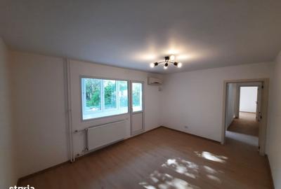 Apartament cu 3 camere semidecomandat în Tineretului