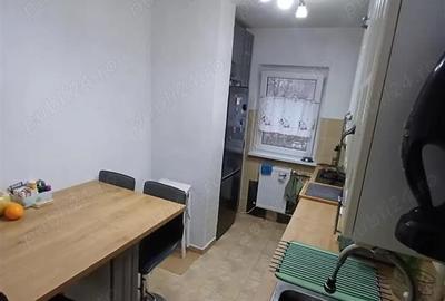 Apartament cu 4 camere decomandat în Girocului