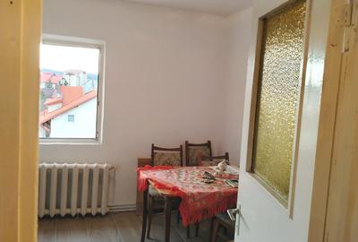 Apartament cu 2 camere semidecomandat, mobilat în Sud - 4