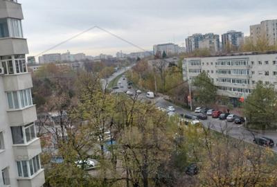 Apartament cu 3 camere decomandat în Titan - 1