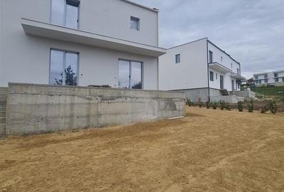 Casă cu 5 camere cu Teren 400 Mp în Iorga - 4