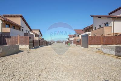 Casă cu 4 camere cu Teren 250 Mp în Sud-Est - 33