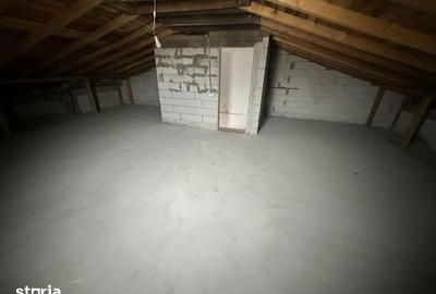 Casă cu 4 camere cu Teren 245 Mp în Central - 1