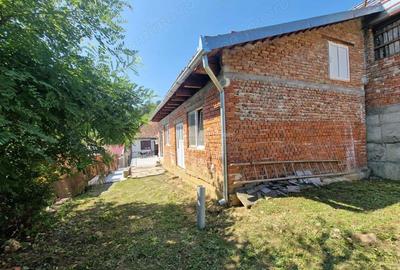 Casă cu Teren 680 Mp în Triaj - 5